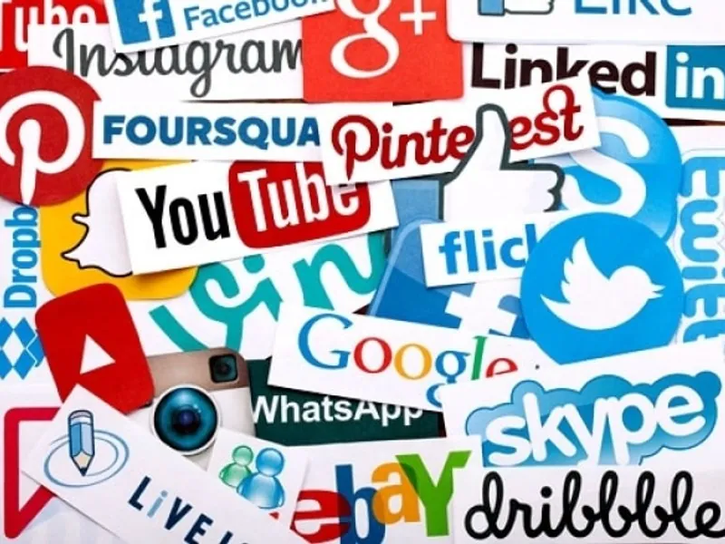 Quả bóng rổ trên sân thi đấu