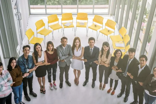 Minh họa công nghệ AI và Blockchain trong ngành cá cược trực tuyến, biểu thị sự đổi mới và bảo mật.